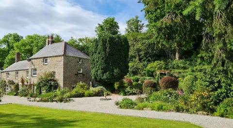 The Hideaway & Spa Terrace at Tregoose Old Mill Apartment in Saint Columb Major