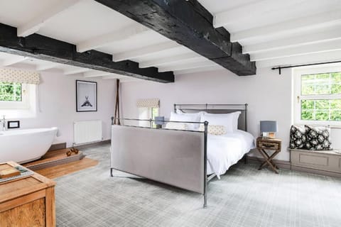 The Hideaway & Spa Terrace at Tregoose Old Mill Apartment in Saint Columb Major