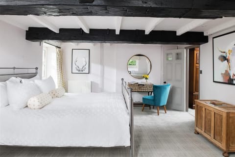 The Hideaway & Spa Terrace at Tregoose Old Mill Apartment in Saint Columb Major