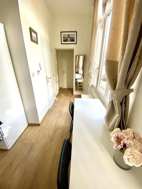 8 Carnot Apartments 8. ( 3 sleeping rooms). Apartment in Antwerp