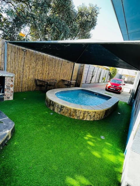 Victoria Guest Lodge Bed and Breakfast in Cape Town