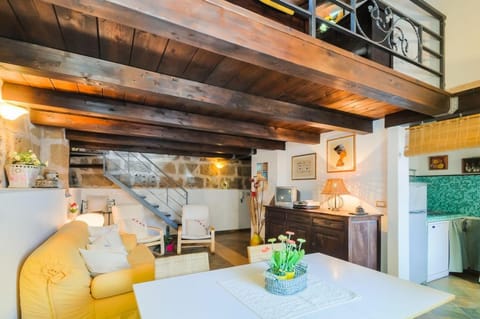 Alghero Old Town Charm - Sardinia Apartment in Alghero