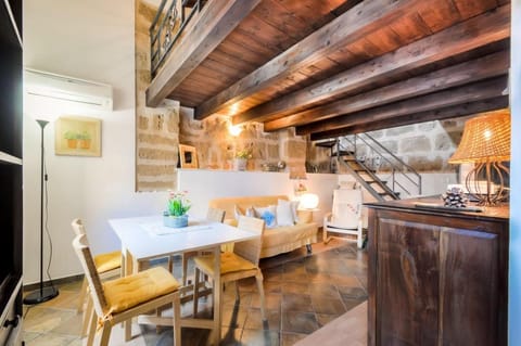 Alghero Old Town Charm - Sardinia Apartment in Alghero
