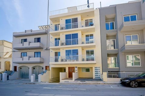 Summer Breeze apartment with Panoramic terrace Apartment in Saint Paul's Bay