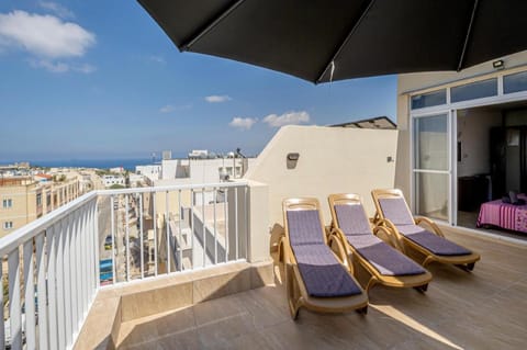Summer Breeze Penthouse with private Hot Tub Apartment in Saint Paul's Bay