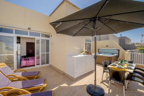 Summer Breeze Penthouse with private Hot Tub Apartment in Saint Paul's Bay
