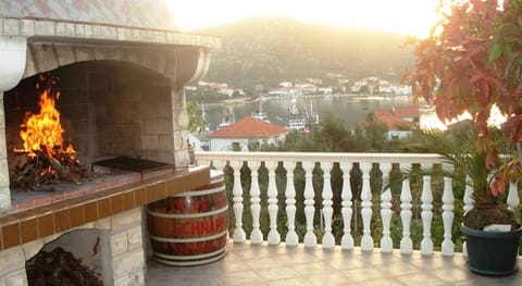 Romantic Apartment With Sea View Vinisce, Dalmatia Apartment in Split-Dalmatia County