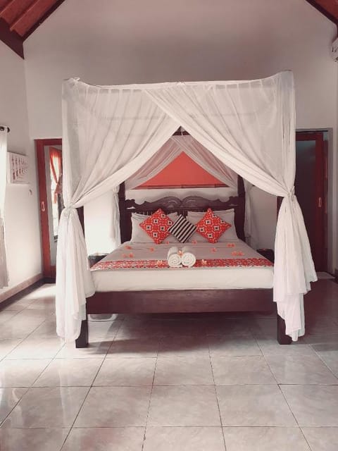 KIRANA HOMESTAY (DUSK BUNGALOW) Vacation rental in Abang