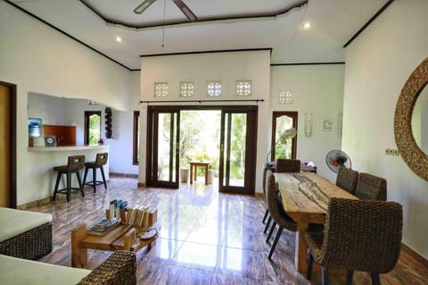 KIRANA HOMESTAY  QUEEN GUEST ROOM Apartment in Abang