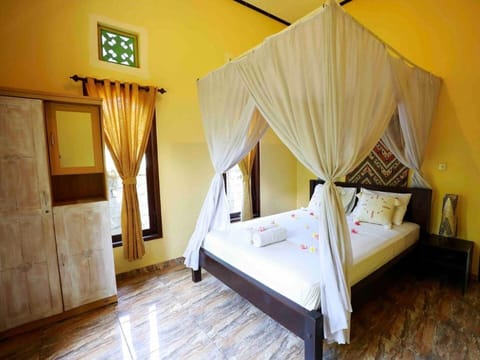 KIRANA HOMESTAY  QUEEN GUEST ROOM Apartment in Abang