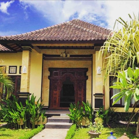 KIRANA HOMESTAY - KING GUEST ROOM Apartment in Abang