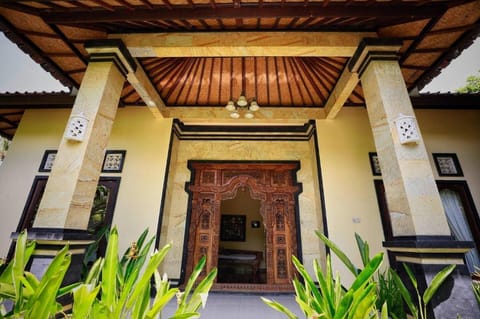 KIRANA HOMESTAY - KING GUEST ROOM Apartment in Abang