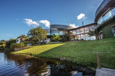Lothian House & Vineyards Villa in Cape Town