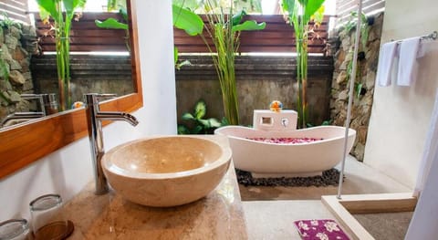 Flamboyant Villa Ubud Hotel in Sukawati