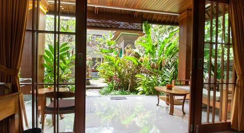 Flamboyant Villa Ubud Hotel in Sukawati