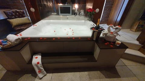 The Famous Floor Sleeps 26 and Group Acc Sleeps30 Apartment in Liverpool