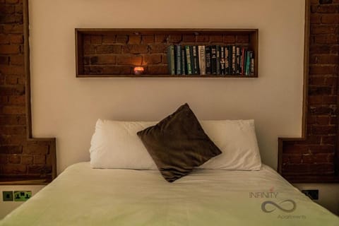 The Famous Floor Sleeps 26 and Group Acc Sleeps30 Apartment in Liverpool