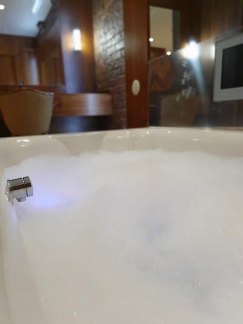 The Famous Floor Sleeps 26 and Group Acc Sleeps30 Apartment in Liverpool