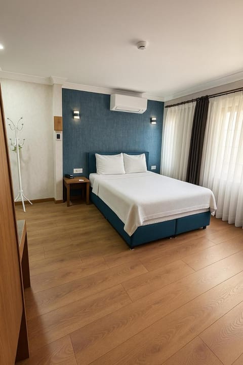 Red Green Hotel in Izmir