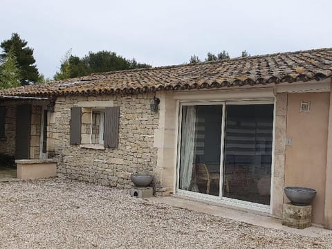 Simplistic Holiday Home in Orgon with Swimming Pool Vacation rental in Provence-Alpes-Côte d'Azur