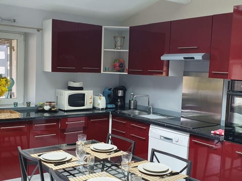 Simplistic Holiday Home in Orgon with Swimming Pool Vacation rental in Provence-Alpes-Côte d'Azur