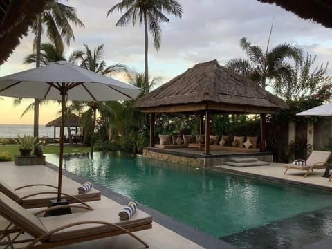 Villa Sungai Raja direct aan het strand van Bali Villa in Bali