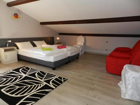 GITE du DOMAINE des PIERRES DOREES Vacation rental in Auvergne-Rhône-Alpes