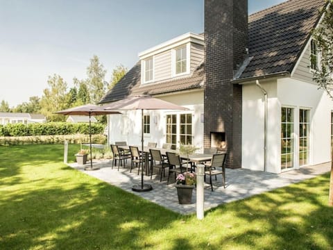 Villa in Parc de Kievit with Garden  Fireplace Vacation rental in North Brabant (province)