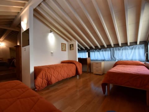 Apartment in Lovere with Lake Views Apartment in Lovere