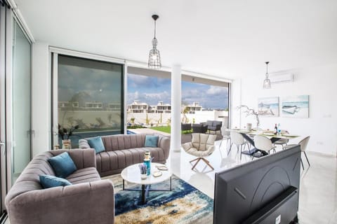 Villa Prol26, Stunning 3bdr Protaras Villa with Pool, Close to Fig Tree Bay Hotel in Protaras