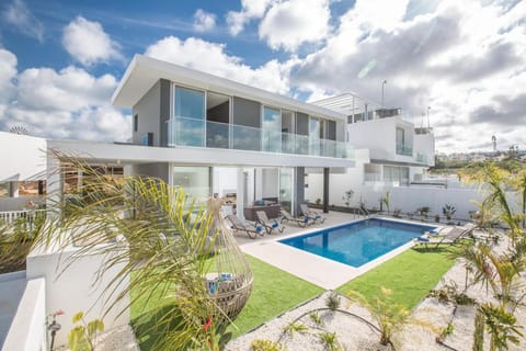 Villa Prol26, Stunning 3bdr Protaras Villa with Pool, Close to Fig Tree Bay Hotel in Protaras