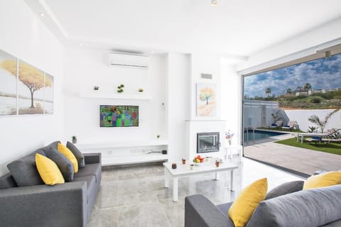 Villa Prol23, New and Modern 2bdr Protaras Villa with Pool, Close to the Beach Hotel in Protaras