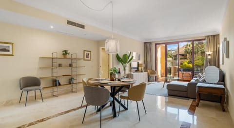 Apartamento de 2 dormitorios en Bahía de Alcántara Apartment in San Pedro de Alcántara