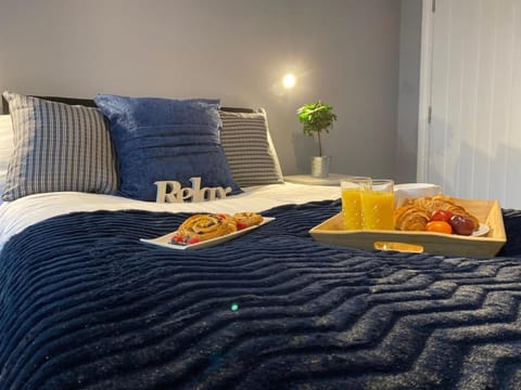 The North Wales Gathering - 9 Bedroom - EV Charging Apartment in Wales