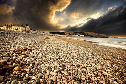 The North Wales Gathering - 9 Bedroom - EV Charging Apartment in Wales