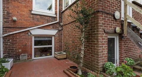 Albany Garden Apartment in Portsmouth