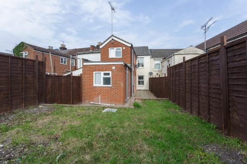 Blackberry - Stylish Self-Contained Flats in Soton City Centre Apartment in Southampton