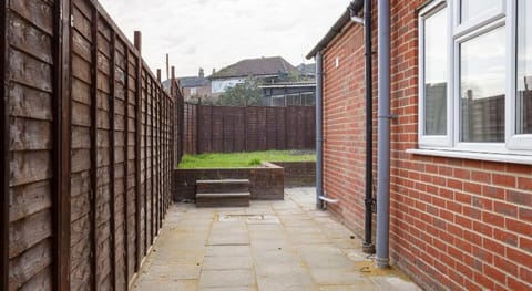 Blackberry - Stylish Self-Contained Flats in Soton City Centre Apartment in Southampton