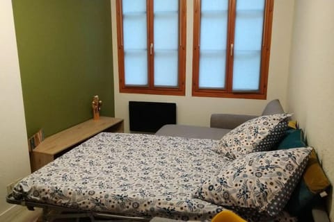 Studio N 202 Furnished Besancon 15 Rue Battant Apartment in Besançon