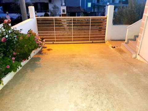 Cosy quiet house in Ksamil with spacious balcony. Vacation rental in Ksamil