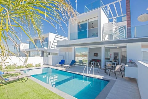 Villa Prol25, Beautiful 2bdr Protaras Villa with Pool, Close to Fig Tree Bay Hotel in Protaras