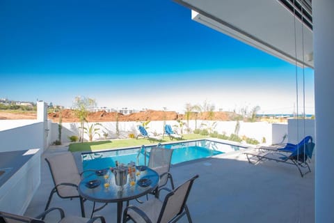 Villa Prol25, Beautiful 2bdr Protaras Villa with Pool, Close to Fig Tree Bay Hotel in Protaras