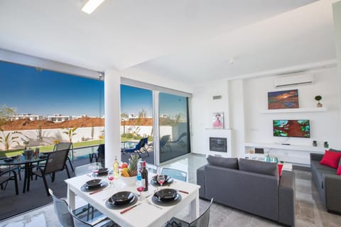 Villa Prol25, Beautiful 2bdr Protaras Villa with Pool, Close to Fig Tree Bay Hotel in Protaras