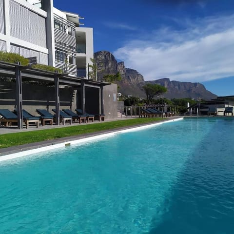 Camps Bay studio apartment - The Crystal Apartment in Camps Bay