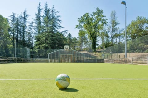 SOWELL Family Le Vallon Hotel in Grospierres