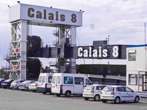 Calais Ferry 3min/vue sur port/SNCF/Place d’armes. Apartment in Calais