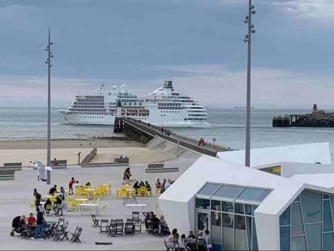 Calais Ferry 3min/vue sur port/SNCF/Place d’armes. Apartment in Calais