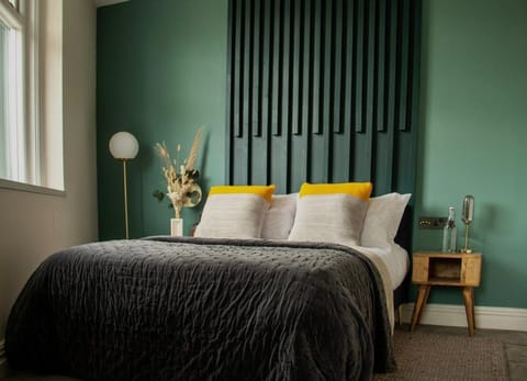 The City Hotel- Luxury Property- sleeps up to 22 Vacation rental in Chester