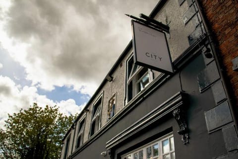 The City Hotel- Luxury Property- sleeps up to 22 Vacation rental in Chester