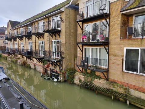 Penthouse Waterfront Apartment - St Neots Apartment in Huntingdonshire District